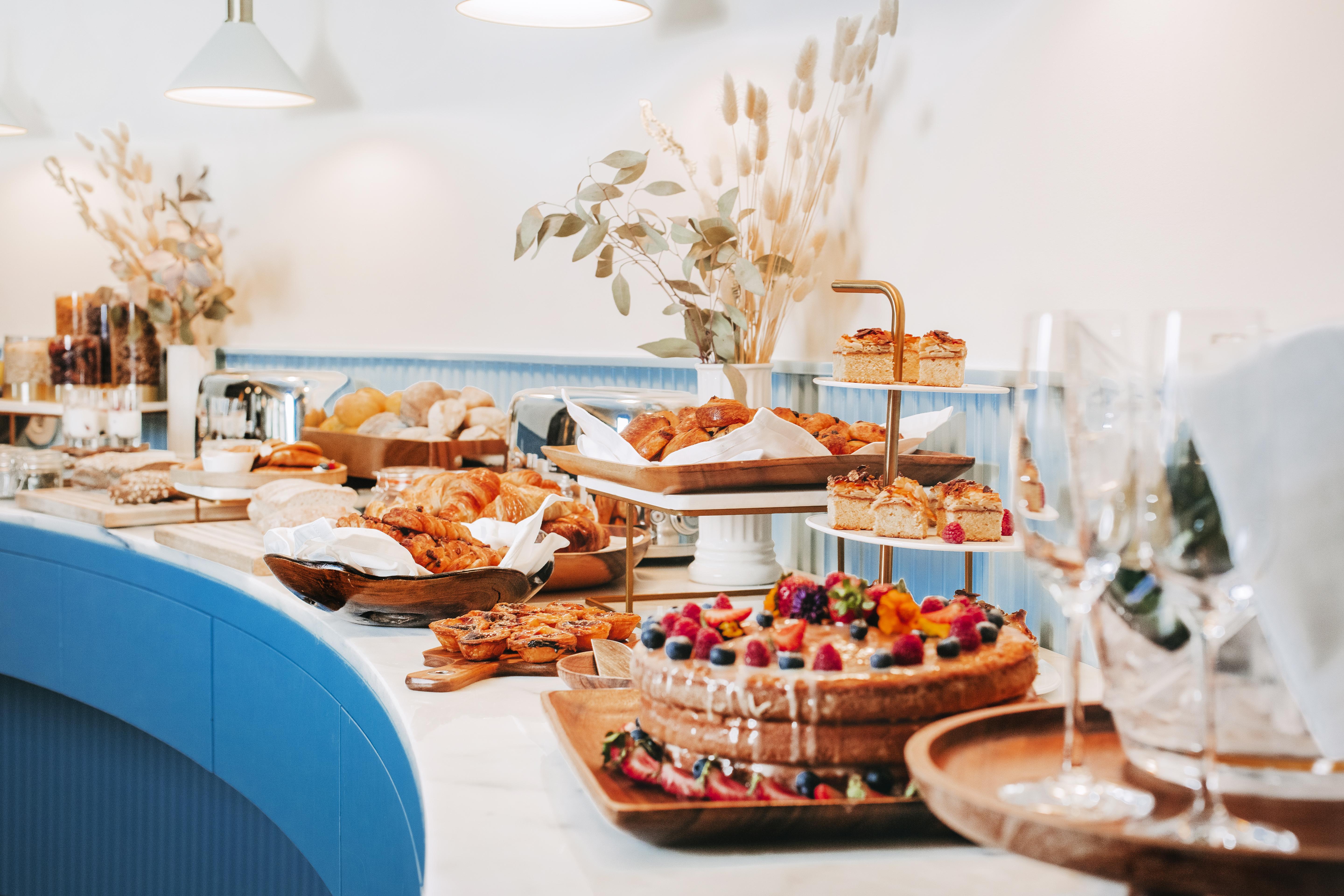 더 빈티지 호텔 앤 스파 리스본 외부 사진 A buffet at a restaurant