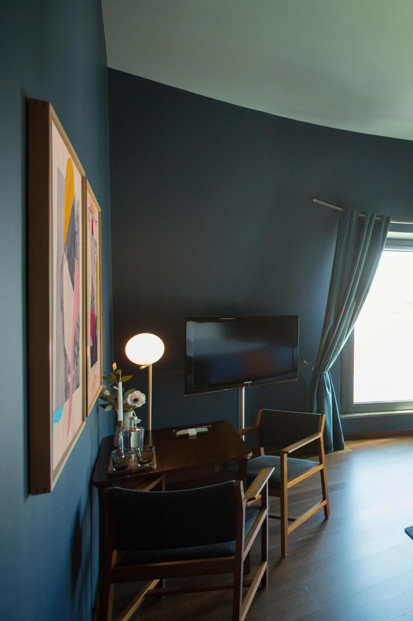 더 빈티지 호텔 앤 스파 리스본 외부 사진 A room with a flat screen television